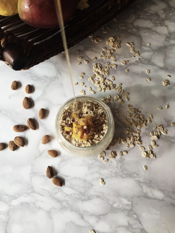 overnight oats with yogurt, with mango & walnuts by Gourmet Project