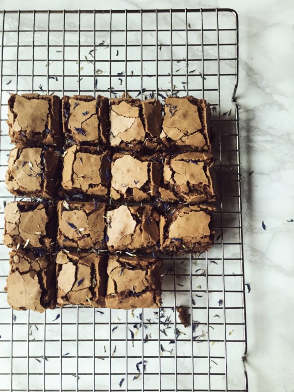 la ricetta dei brownies americani, frutto di anni e anni di prove e test (non sugli animali, solo sugli umani).