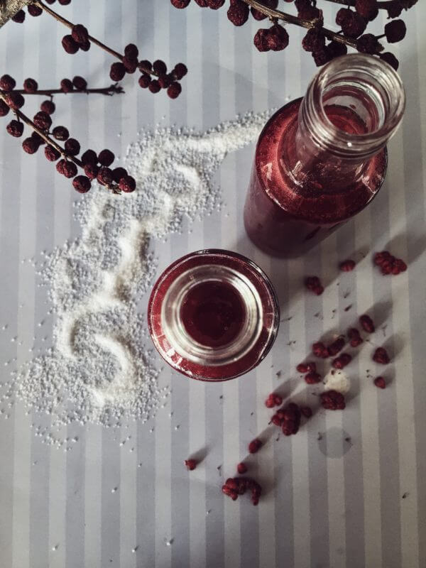 Himbeersirup raspberry syrup in tiny glass bottles #gourmetproject #italianrecipe