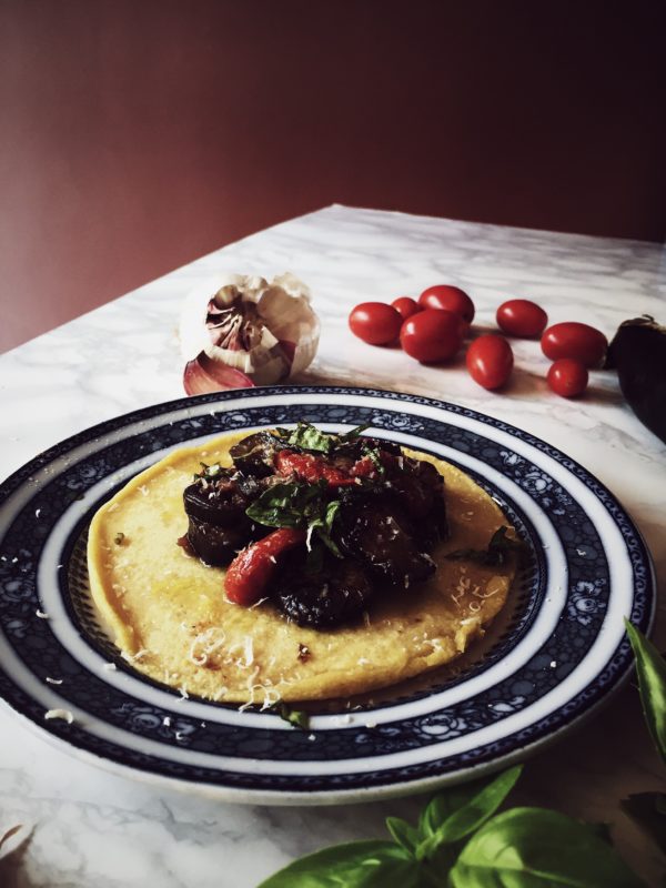 Ricette con farina di ceci: dalla Francia, la facilissima socca di ceci. Io l'ho fatta con pomodori e melanzane. Scopri la ricetta su Gourmet Project.