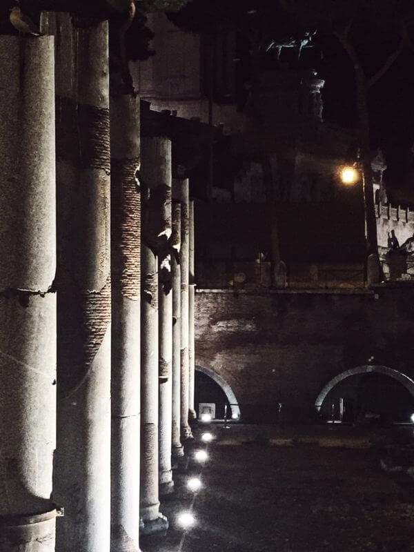 Ferragosto in Rome: ancient columns illuminated for the light show