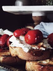 An Italian bruschetta recipe: grilled tomato skewers and ricotta bruschetta. Get this tomato bruschetta recipe and more homemade Italian recipes on Gourmet Project, a Rome based Italian food blog.