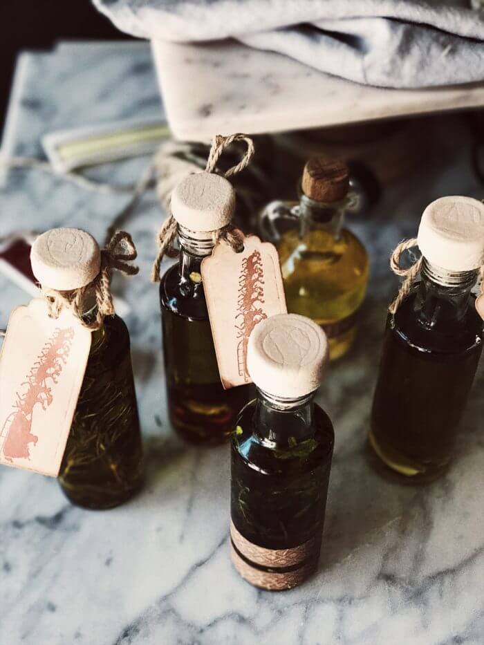 infuse olive oils as gifts #gourmetproject #italianrecipes How to infuse olive oil with herbs: 5 recipes from an Italian kitchen.