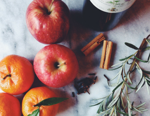 Italian Christmas sangria with red wine and rosemary
