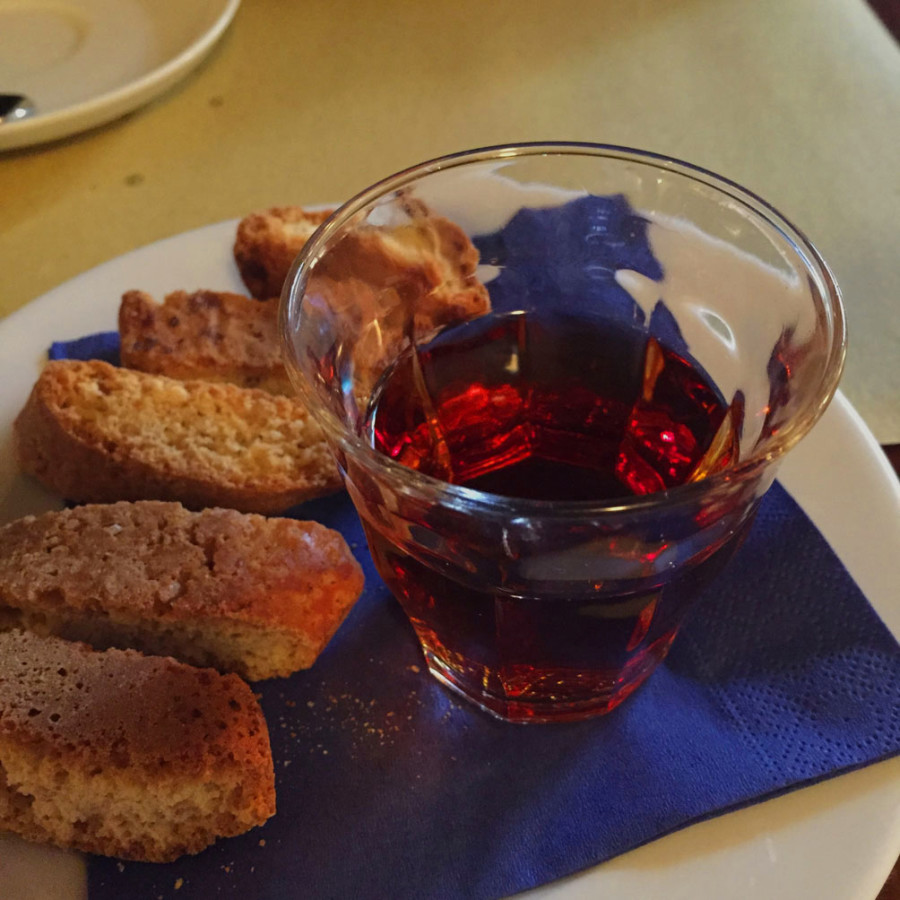 cantucci & vin santo in Siena