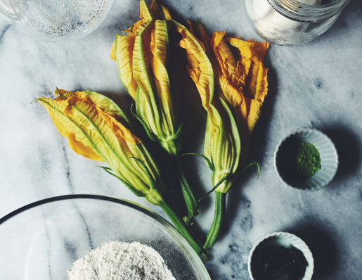 zucchini flowers stuffed with mozzarella and matcha