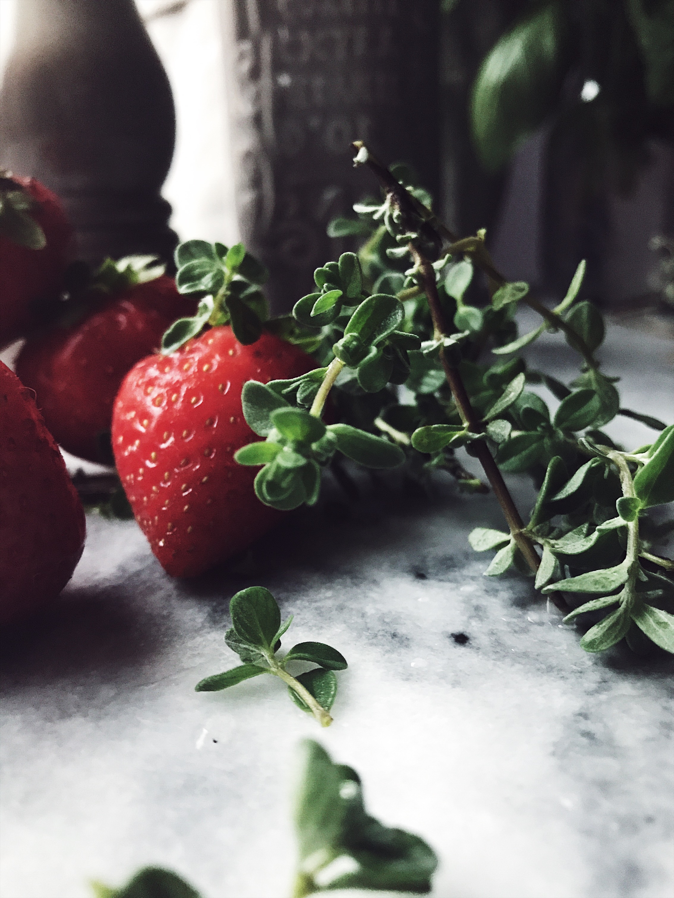 salad dressing recipe with strawberries and oregano