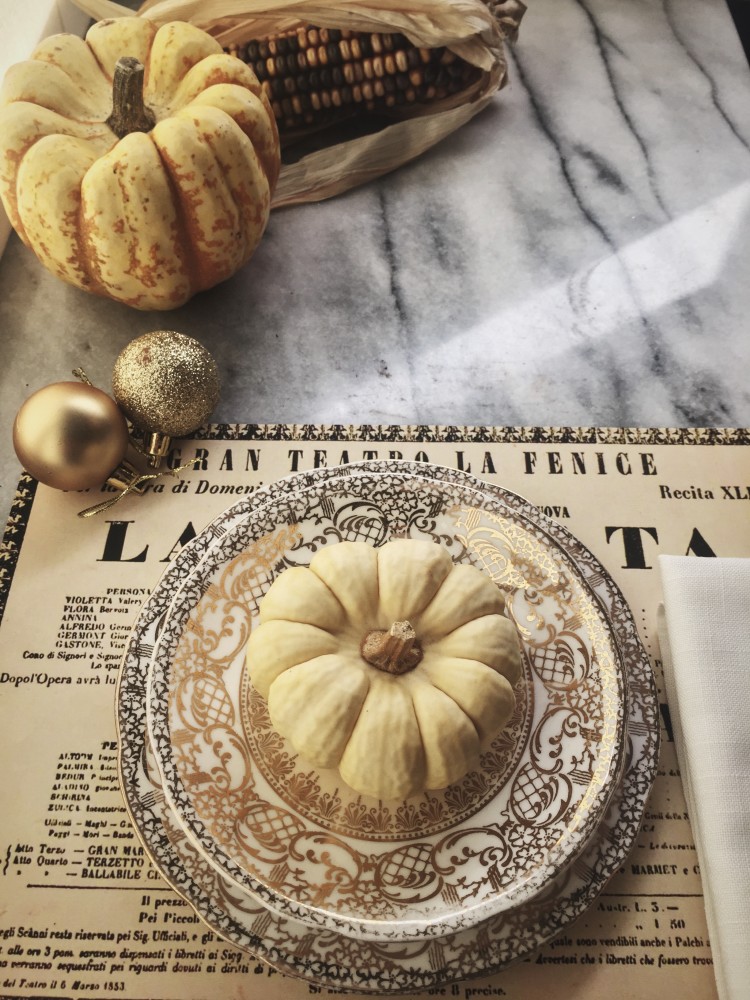 Thanksgiving table idea: printed vintage posters placemats