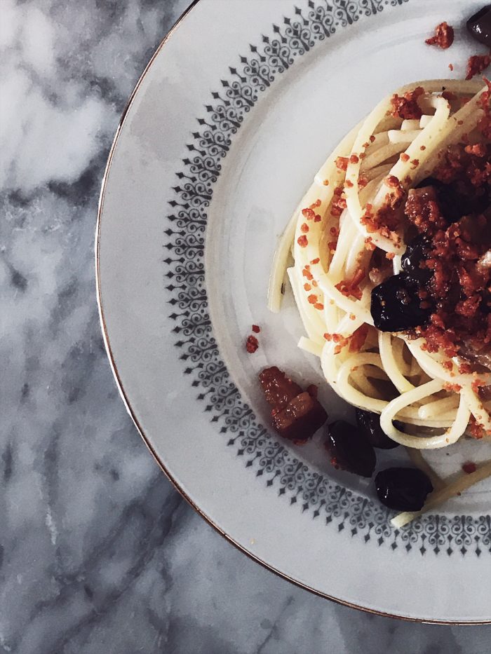 Recipes with sun dried tomatoes that are fast, easy and super tasty. Get this pancetta and tomato breadcrumbs pasta and more Italian gourmet recipes on GP.