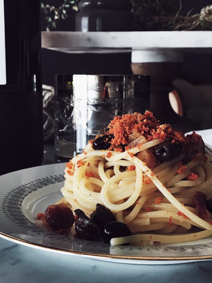 Recipes with sun dried tomatoes that are fast, easy and super tasty. Get this pancetta and tomato breadcrumbs pasta and more Italian gourmet recipes on GP.