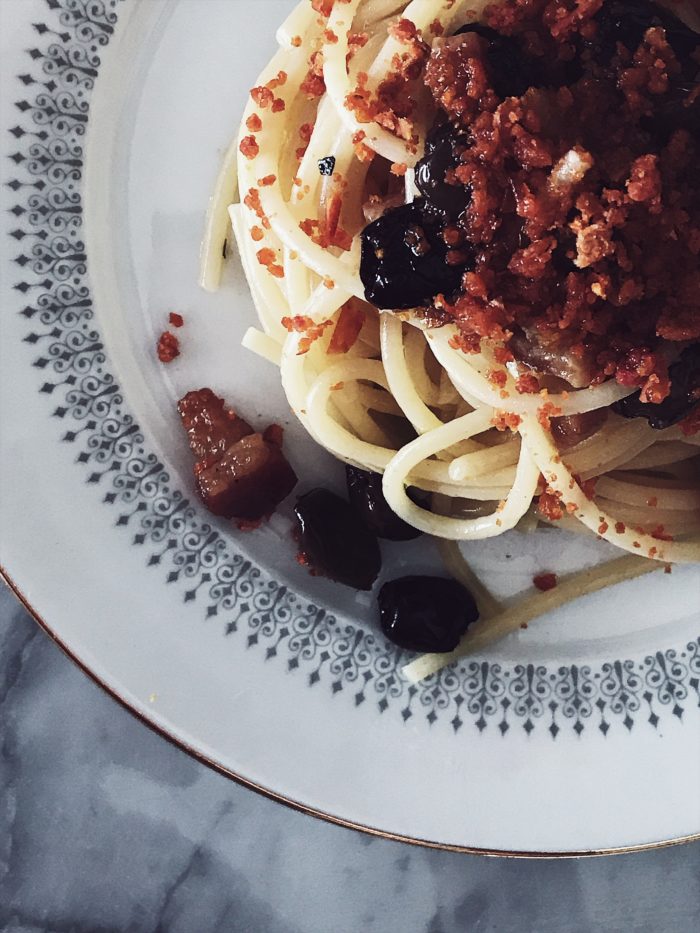 Recipes with sun dried tomatoes that are fast, easy and super tasty. Get this pancetta and tomato breadcrumbs pasta and more Italian gourmet recipes on GP.