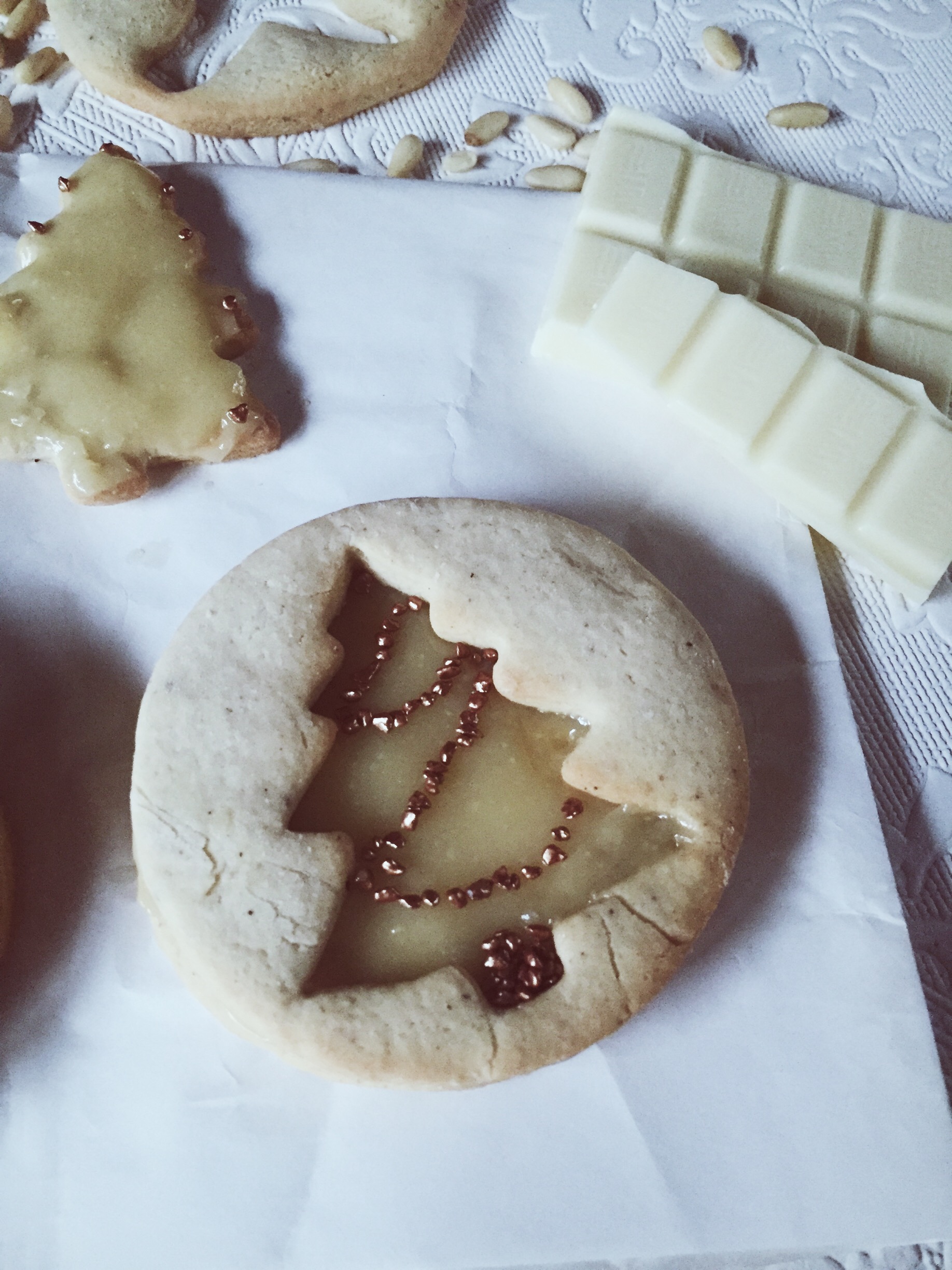 pine nuts and mascarpone white chocolate icing