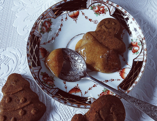 zabaglione with gingerbread cookies