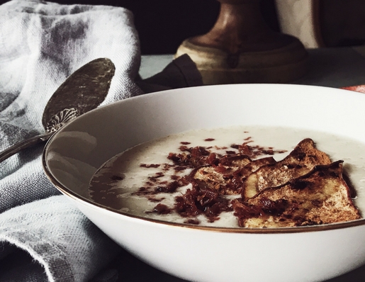 savory oatmeal recipes: Italian oatmeal soup with pear crisps & prosciutto flakes