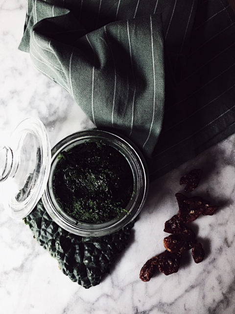 kale pesto recipe, made crunchy by almonds, sweet by raisins and fancy by dried tomatoes