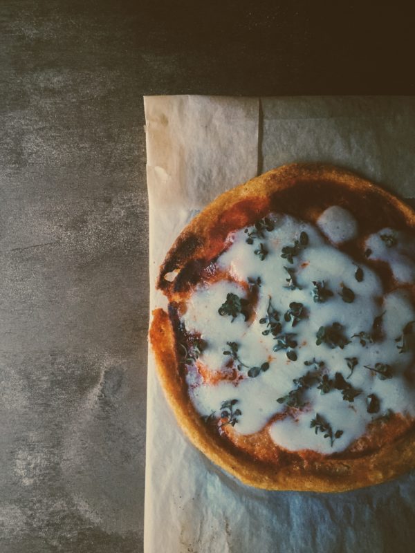simple polenta pizza crust recipe by #gourmetproject