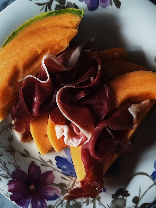 how to serve prosciutto e melone