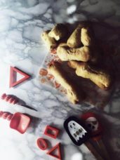 Halloween cookies recipe from Italy: bone shaped cookies
