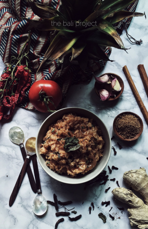 Indonesian pineapple rice: jasmine rice cooked in a spice tea and pineabble pulp. I have a cooking book collection from all over the world. Everyplace I go, I get one and try a few recipes. In Bali I bought William Wonger’s Flavors of Indonesia. This recipe is slightly adapted from the book.