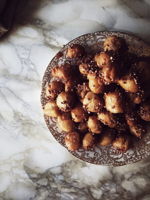 struffoli pyramid with golden confetti