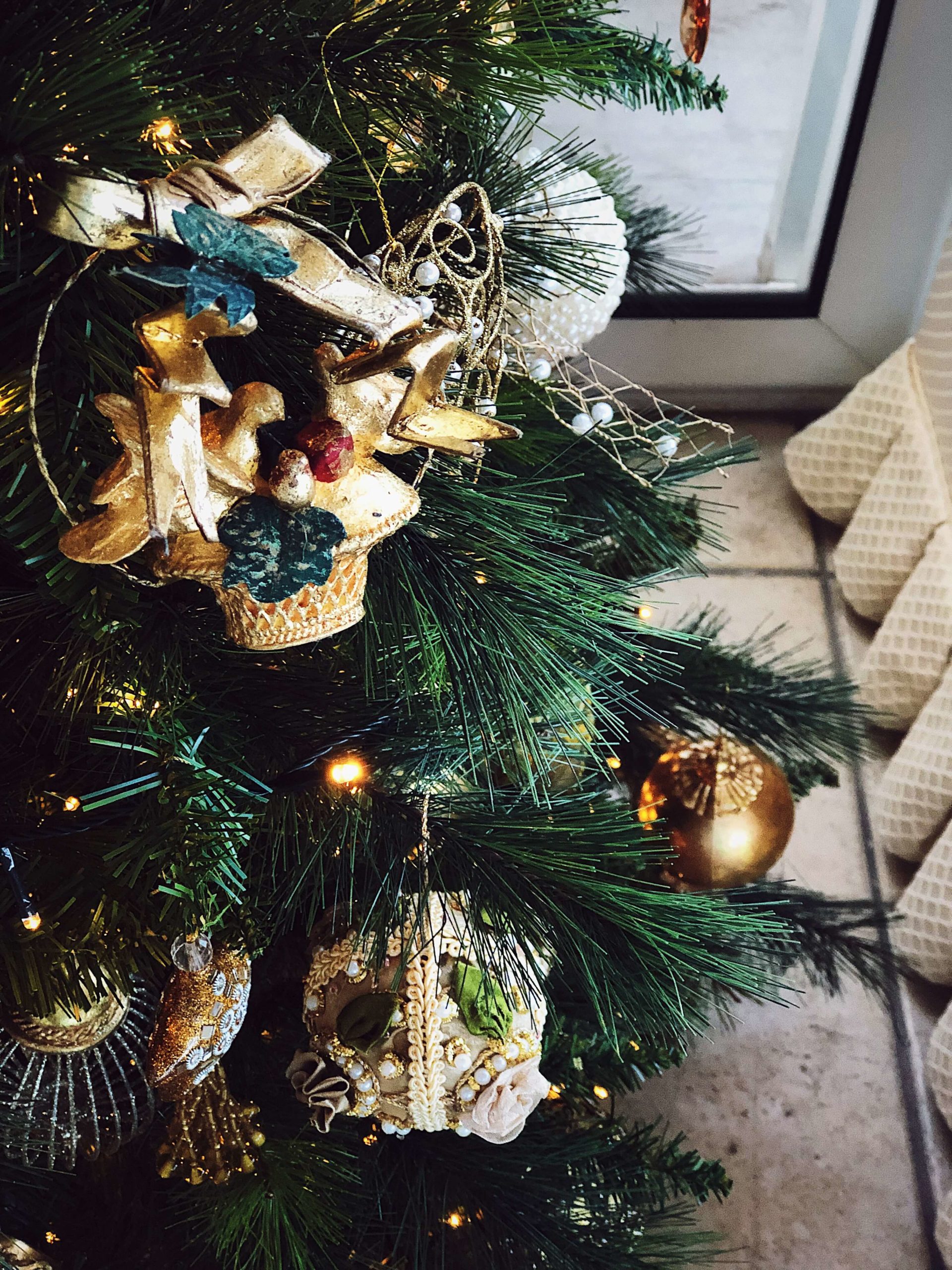 Italian Christmas tree with golden decorations
