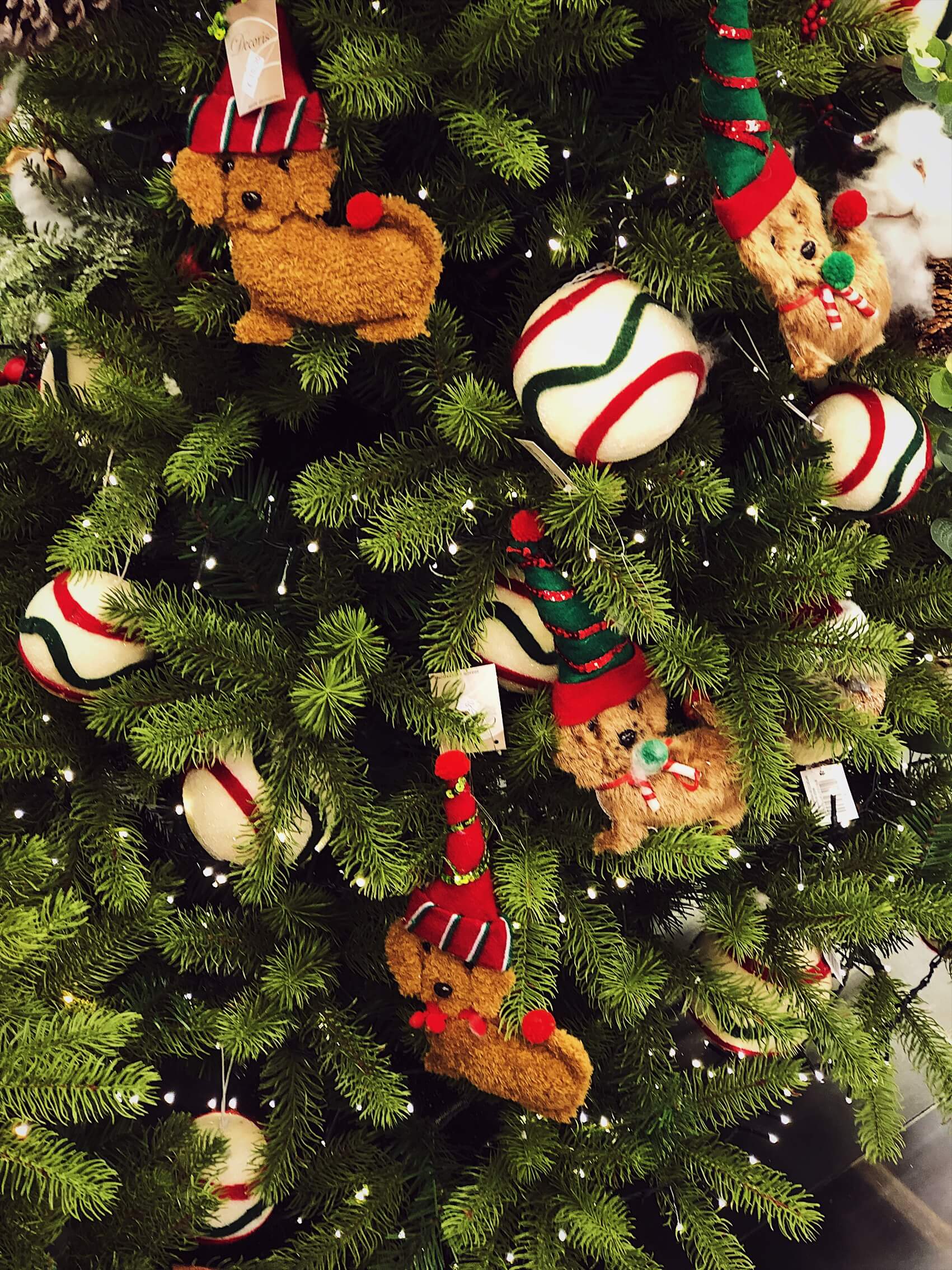 white green and red Italian Christmas tree decorations