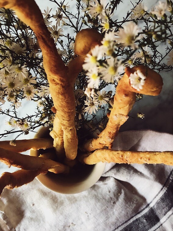 breadsticks recipe grissini in a vase with flowers #gourmetproject #italianrecipes #bread