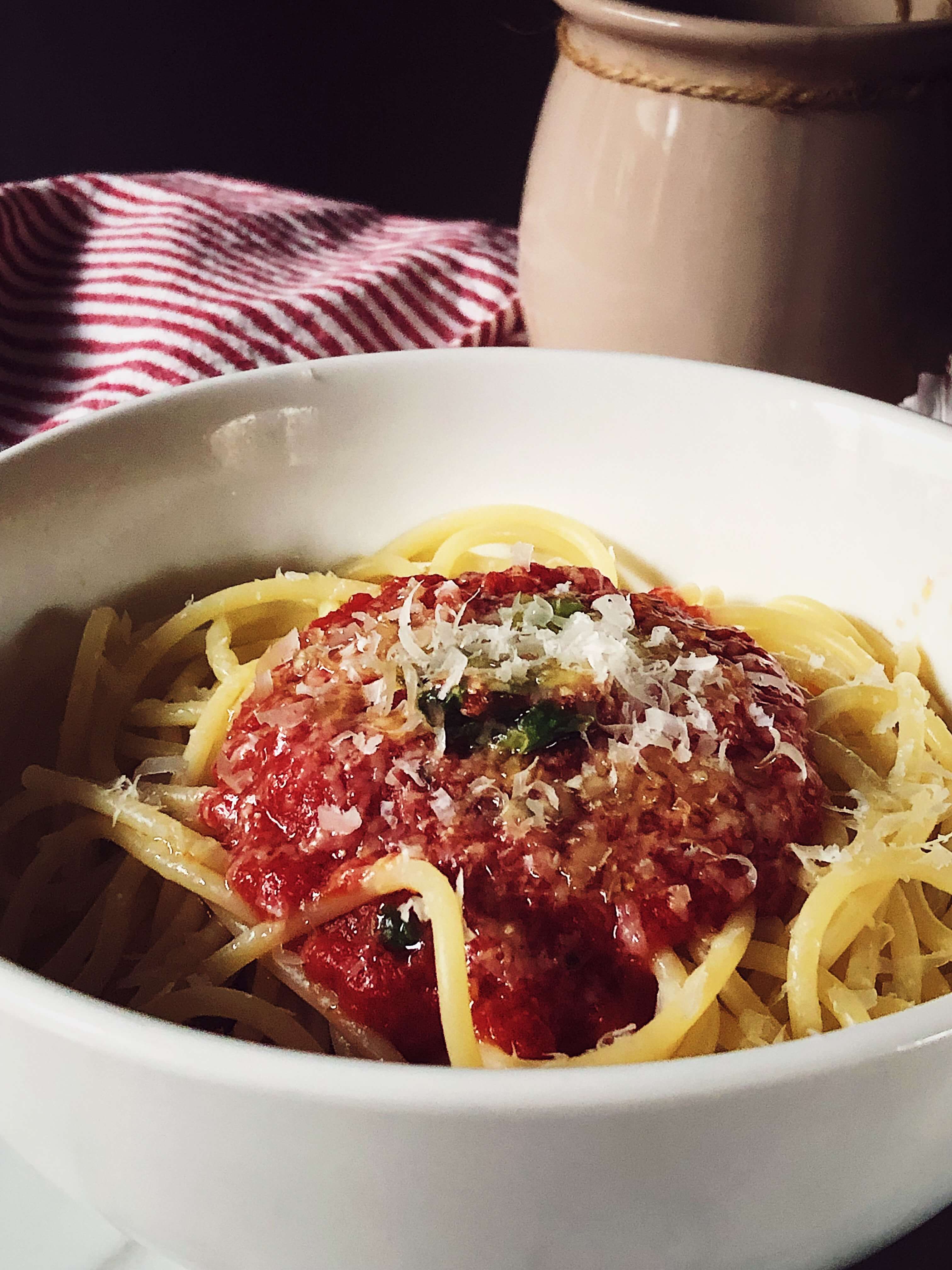 authentic Italian tomato sauce recipe on pasta