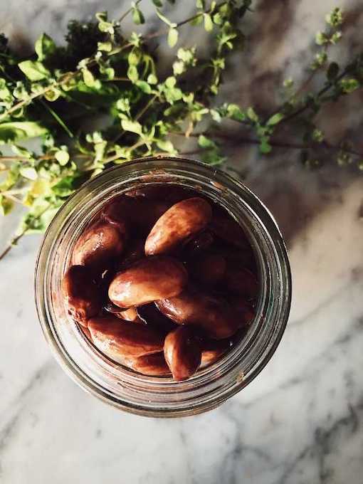 cooked borlotti beans in mason jar