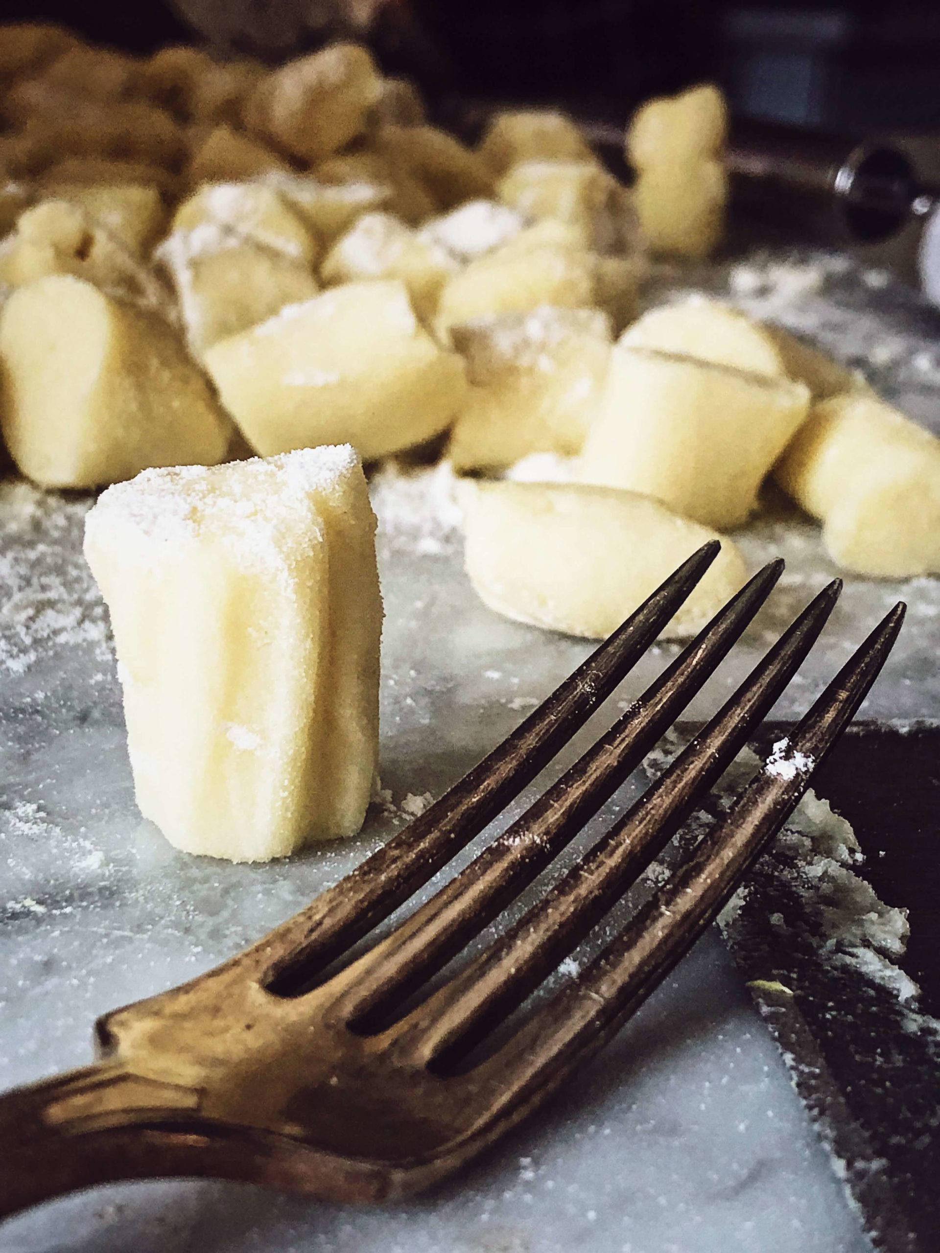 engraving gnocchi with a fork