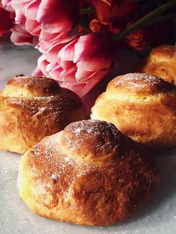 Sabor tradicional do café granita siciliano com brioche close up