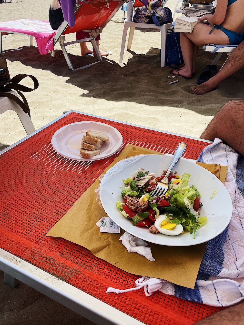 life in Rome: lunch at the beach