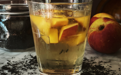 Italian peach iced tea or tè freddo alla pesca