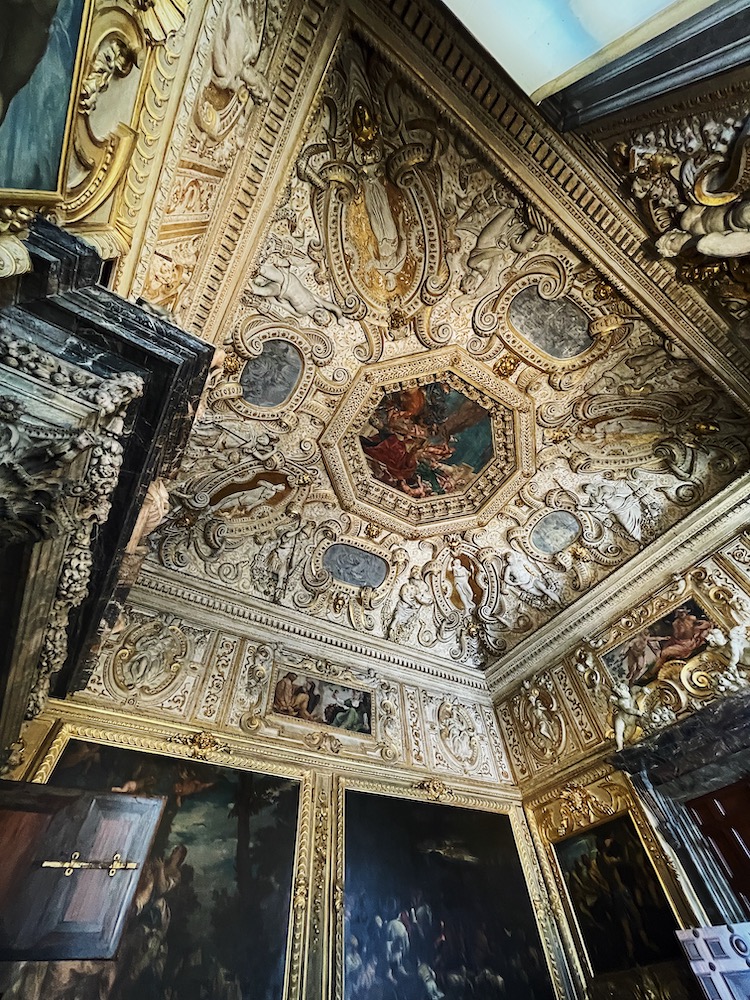 anteroom