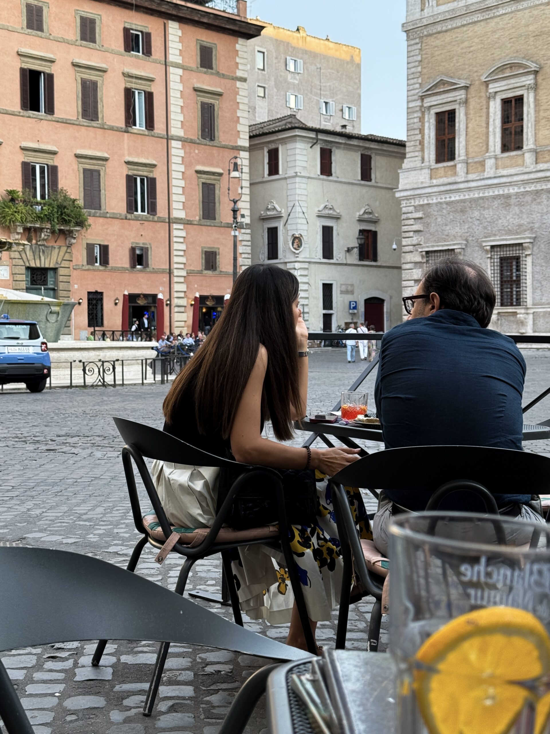 Italian-dialects-aperitivo-in-rome two people having an aperitivo in Rome